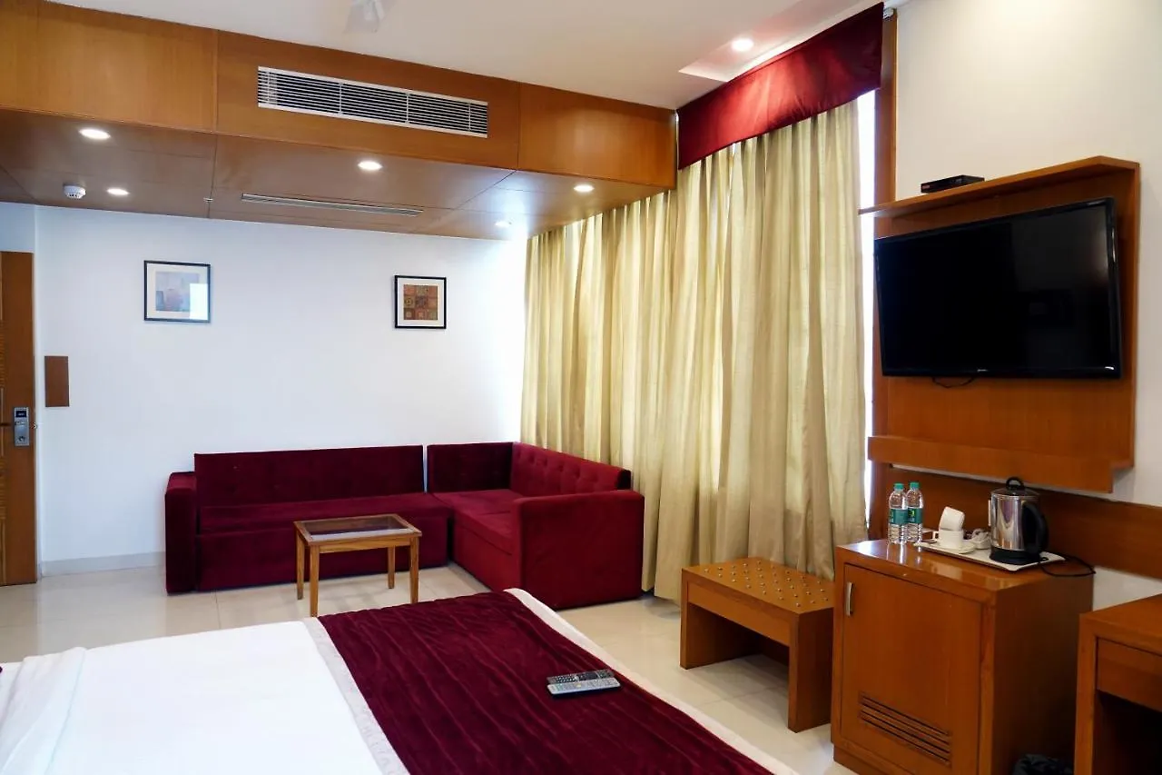 Hotel Coral Star Chandigarh 4*,