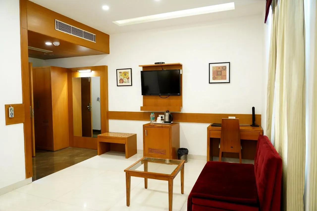 Hotel Coral Star Chandigarh 4*,